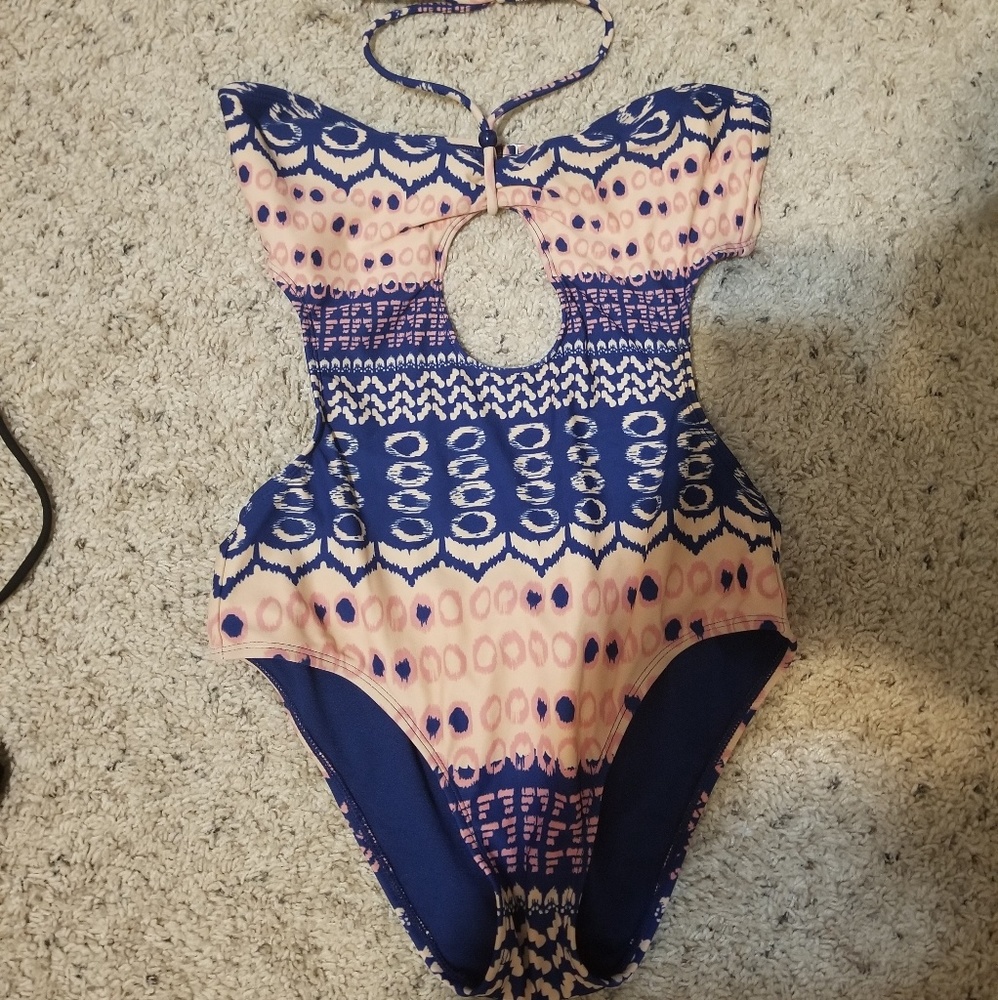 Cutout swimsuit, medium